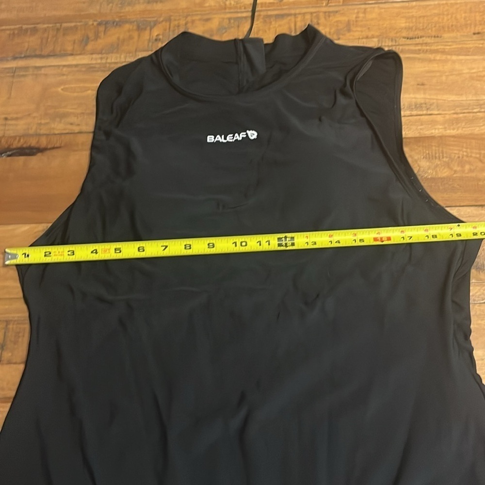 Baleaf paddle board suit, black, zipper in back - Picture 6 of 9